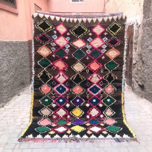 Vakkert vintage teppe fra Ourika. Vevd for hånd i Marokko. Helt unikt.
