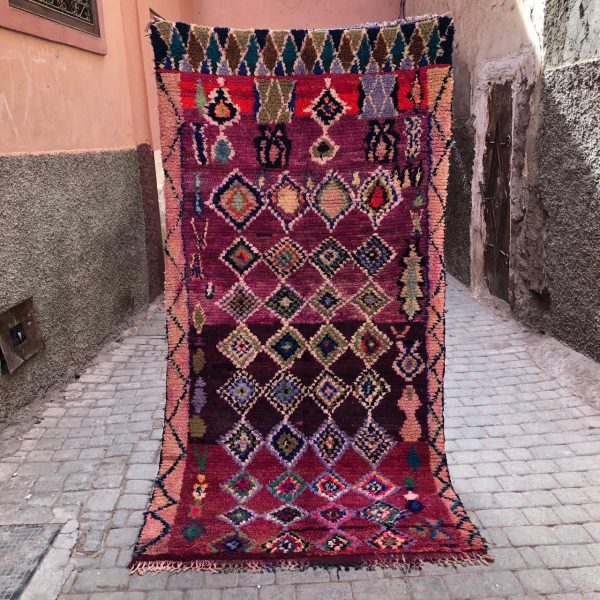 Bejaad teppe 235 x 118 cm, vevd for hånd i ull. Dette berberteppet er vintage og one of a kind!