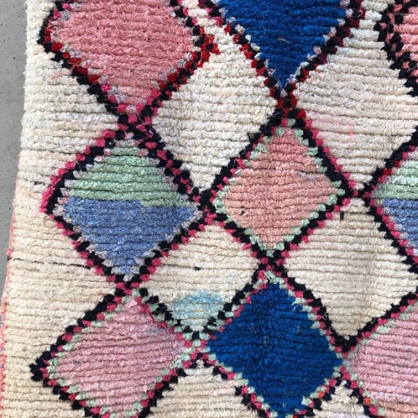 Nydelig boucherouite teppe fra Marokko. Knyttet for hånd. Se mer på Cosa.no.