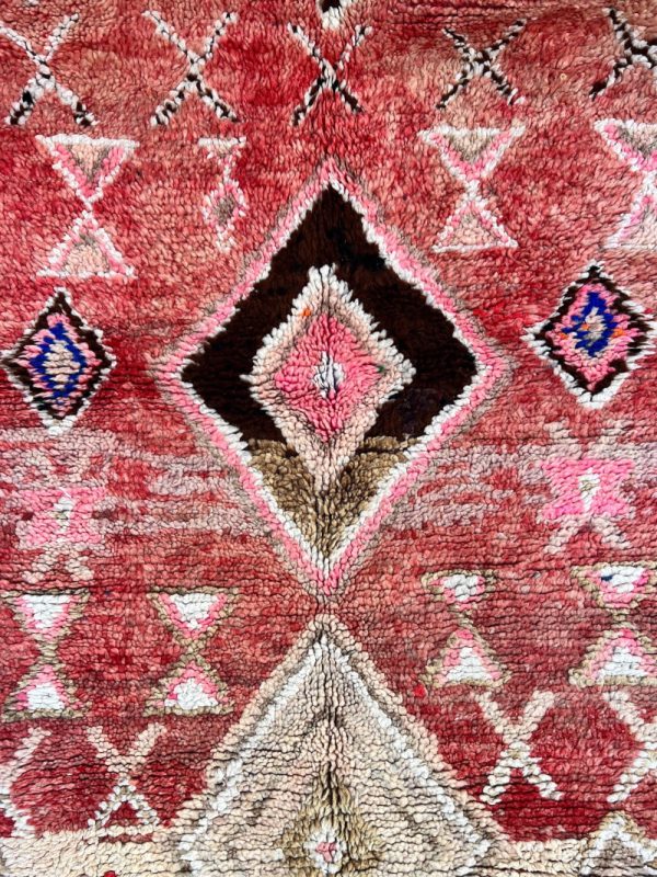 Et lite kunstverk av et teppe. Vintage. Marokko. Unikt.