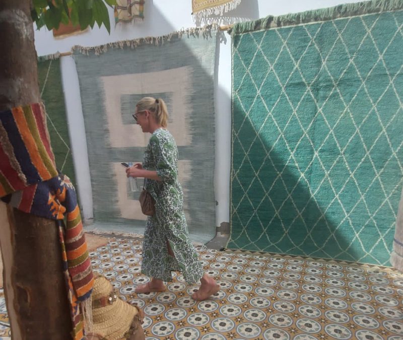 Plukke tepper i Marokko