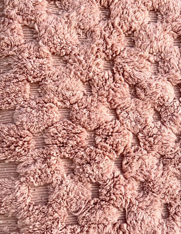 En drøm av et teppe! Mykt og tykt gulvteppe i ull fra Marokko. One of a kind!