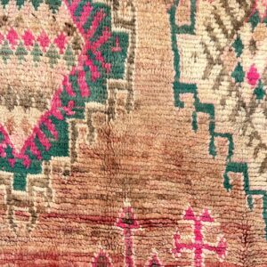 Vintage berberteppe fra Marokko. One of a kind. Du finner hele våre håndplukkede utvalg i nettbutikken.