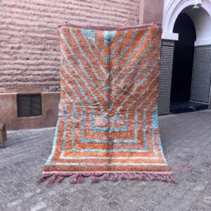 Et vakkert Berberteppe med masse karakter