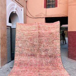 Pretty in pink. dette Marokkanske gulvteppet vil gjøre underverker i interiøret ditt
