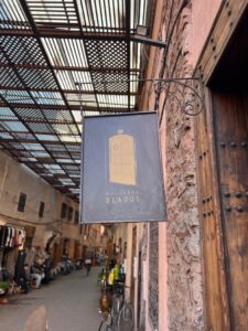 Reisetips Marrakech: Aladdins Hule. Her finner du tepper, antikviteter, tekstiler og keramikk