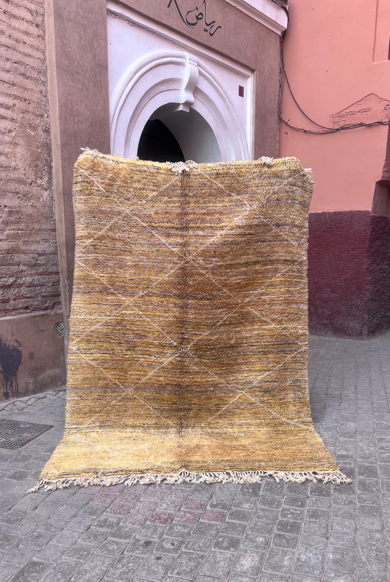 t gulvteppe som scorer høyt! Rolig og tidløst,men samtidig personlig og kult. Knyttet for hånd i ren ull og one of a kind!