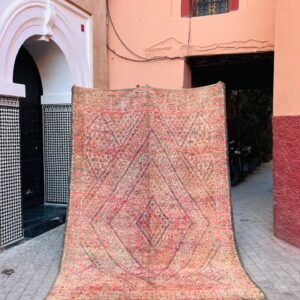 Vakre fargekombinasjoner i dette tidløse og unike gulvteppet fra Marokko