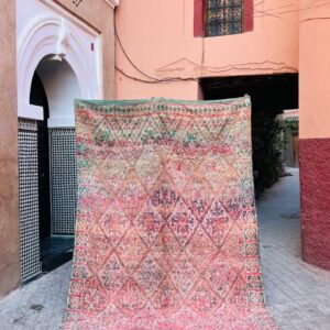 Vintageteppe i nydelige fargekombinasjoner. Håndknyttet i Marokko og one of a kind!