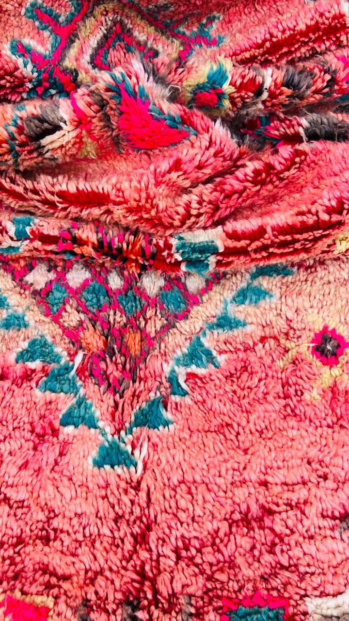 One of a kind! Nydelig gulvteppe knyttet for hånd i Marokko. Ren ull, fantastisk kvalitet