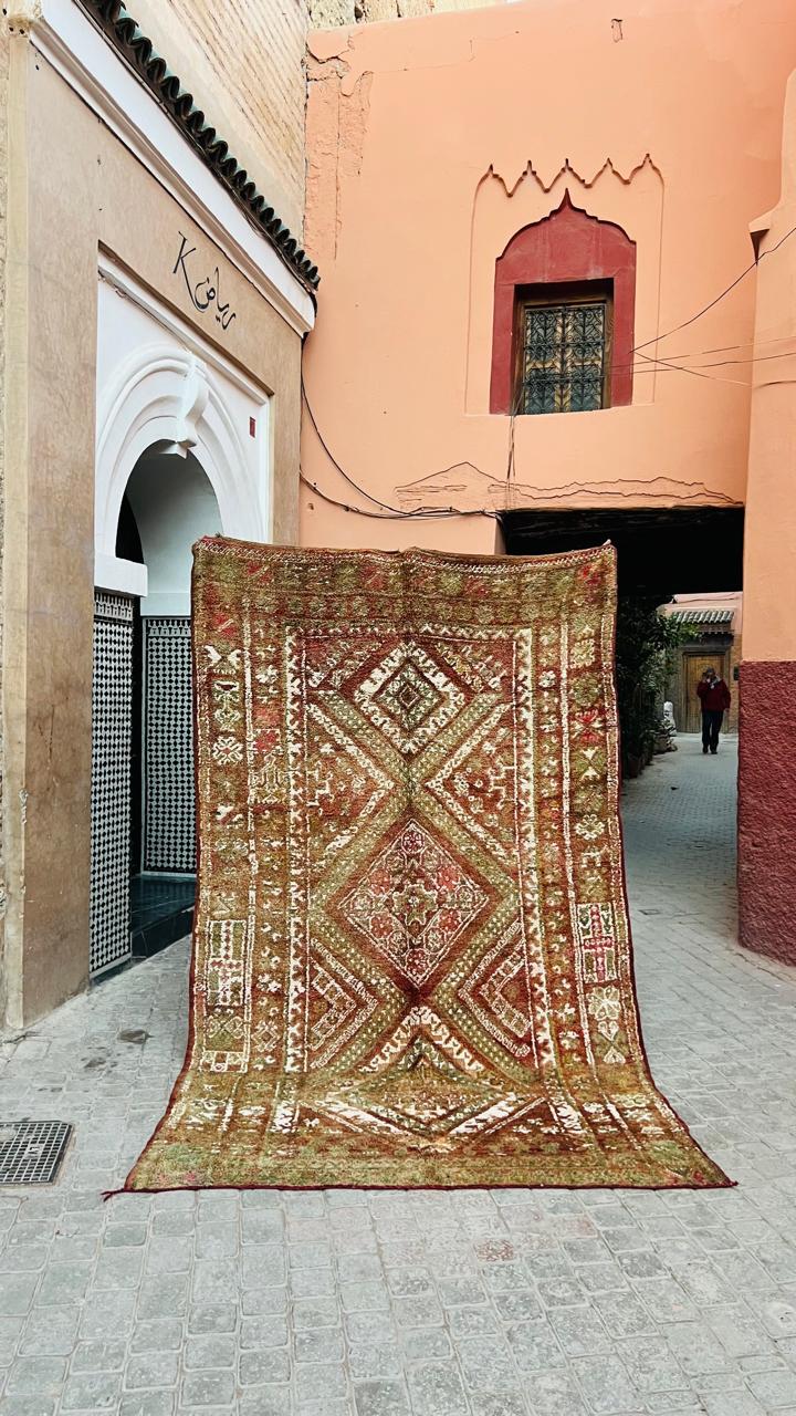 Et vintage berberteppe fra Marokko. Håndknyttet, helt unikt