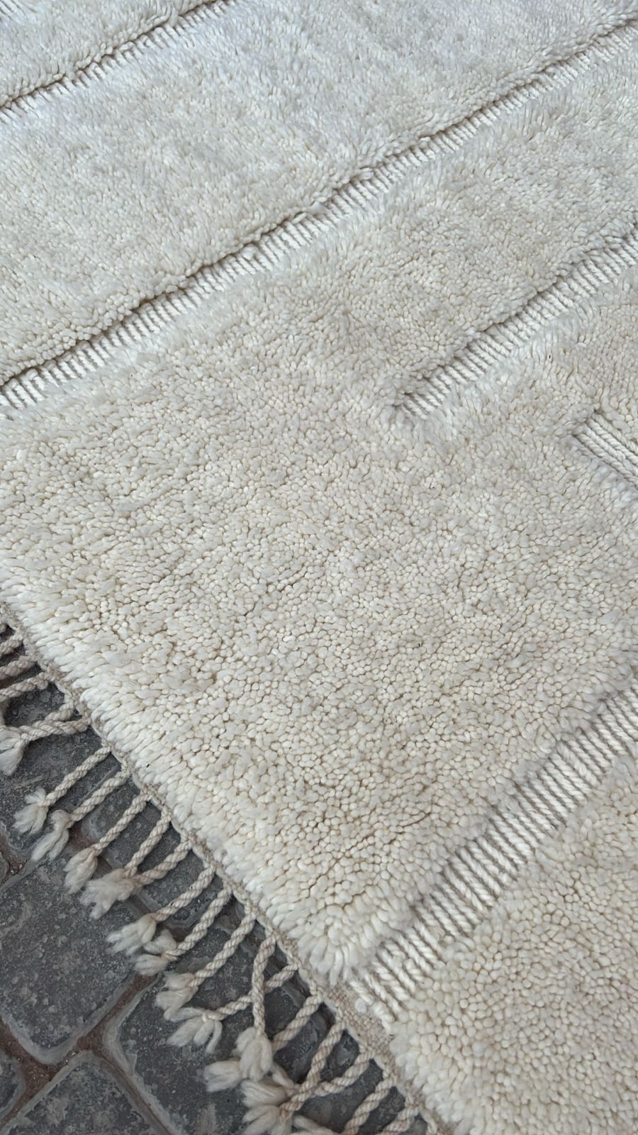 Tidløst, tykt og mykt gulvteppe fra Marokko. Håndknyttet og helt unikt.