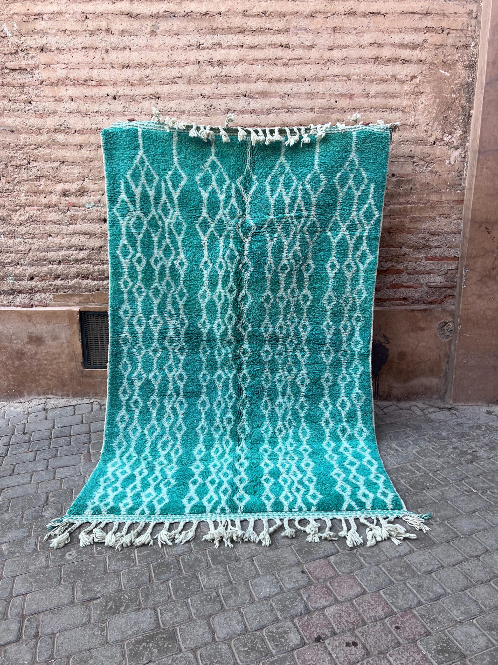 Et mykt og vakkert gulvteppe fra Marokko i herlig grønn