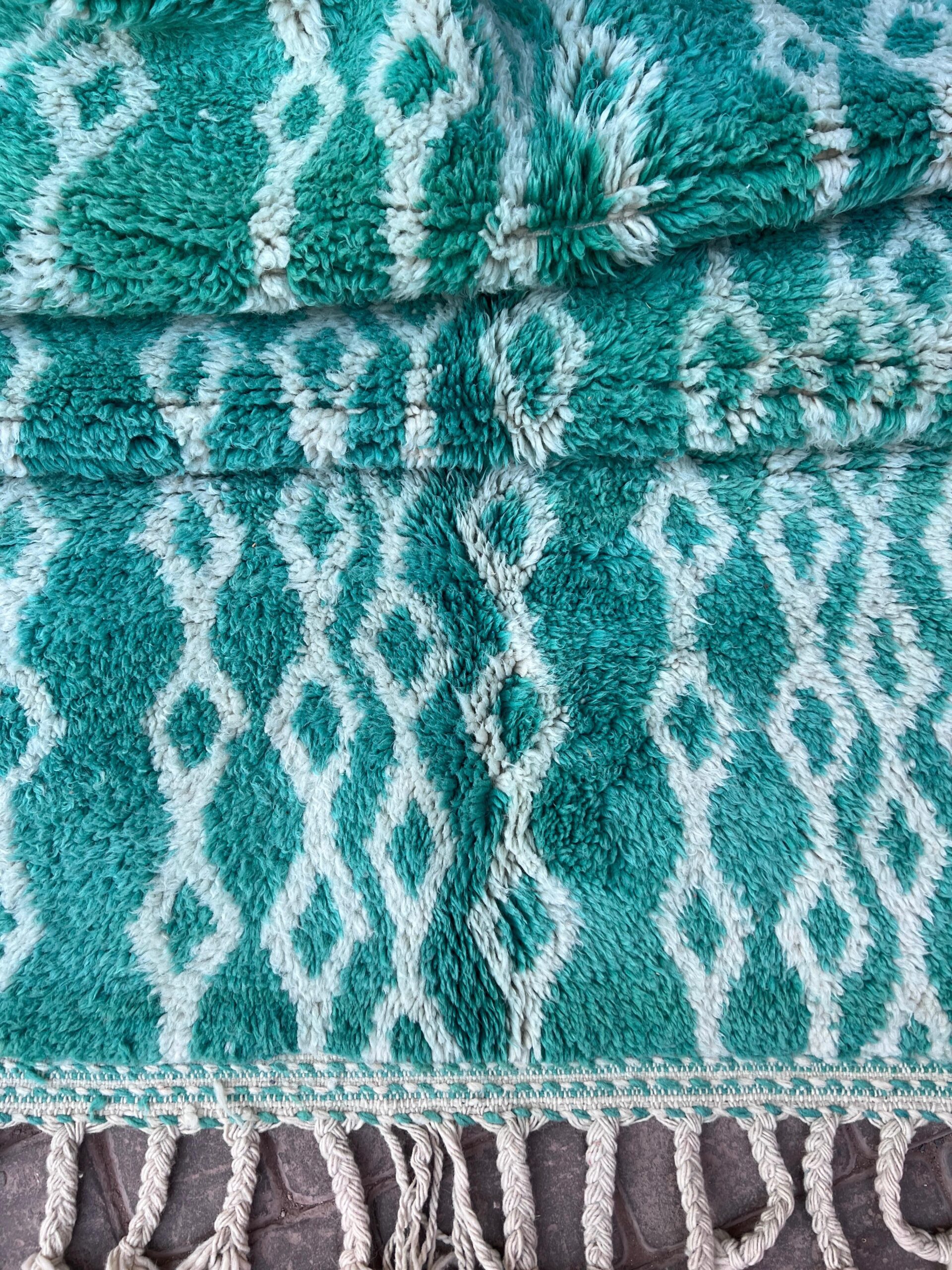 Et mykt og vakkert gulvteppe fra Marokko i herlig grønn