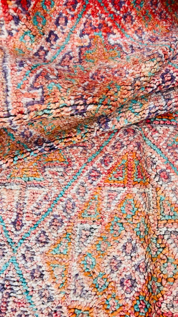 Et unikt og kult gulvteppe med de vakreste fargekombinasjoner