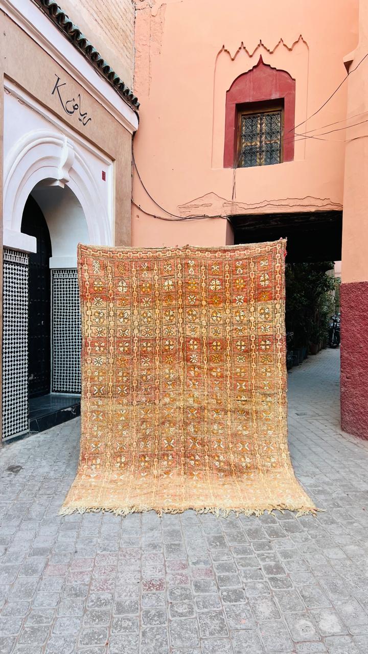 Helt unikt vintage berberteppe knyttet for hånd i Marokko