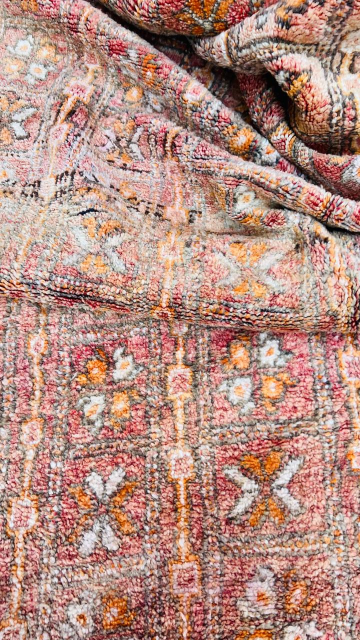 Helt unikt vintage berberteppe knyttet for hånd i Marokko