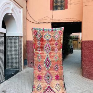 Unik vintageløper fra Marokko. Vakre, duse fargekombinasjoner med innslag av friske farger