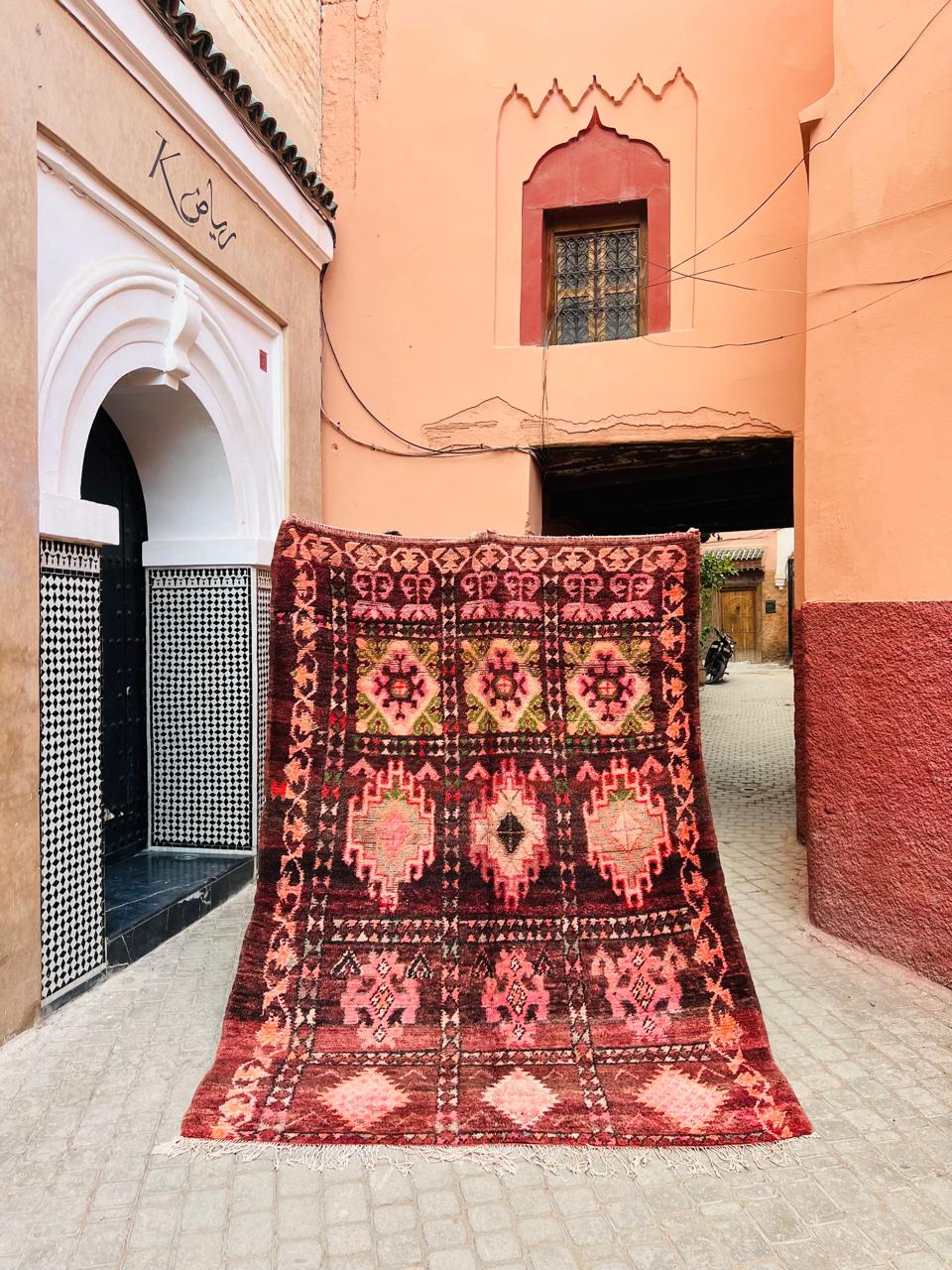 Et unikt og fabelaktig vintageteppe fra Marokko