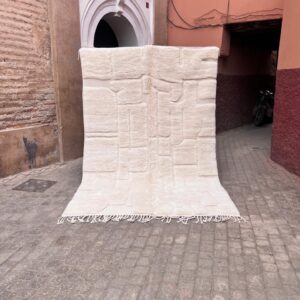 Et tidløst stort gulvteppe fra Marokko. Silkemykt og tykt.