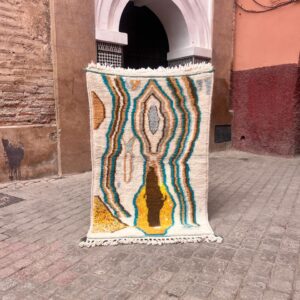 Sære, deilige farger i dette lille marokkanske berberteppet