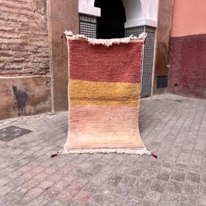 Et lite Berberteppe fra Marokko som vil sette farge på interiøret ditt